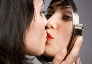 kissing-self-in-the-mirror